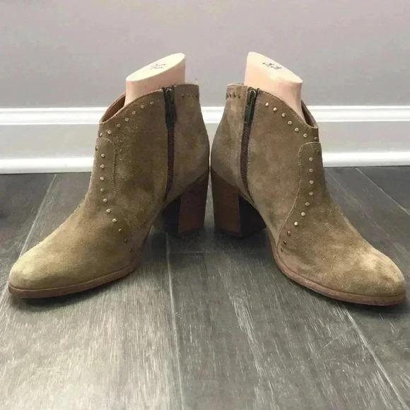 Frye Nora Suede Studded Heel Ankle Bootie Size 7.5 - Picture 6 of 11